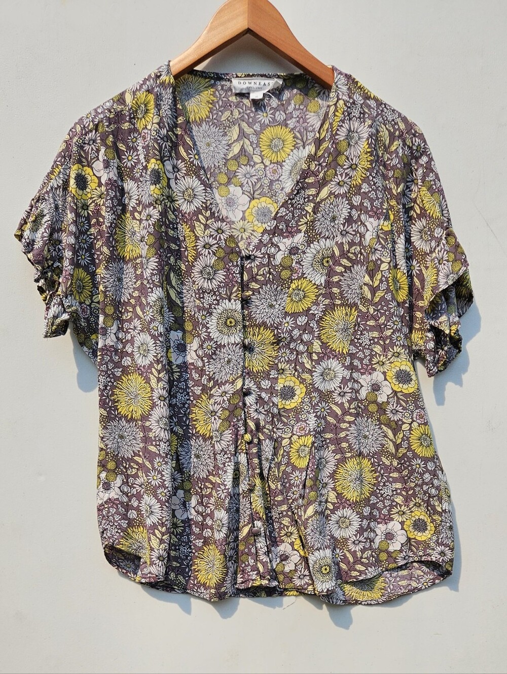 Downeast Floral V-Neck Short Sleeve Top